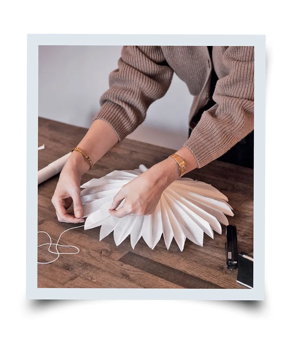 photo of the thread going through the largest star